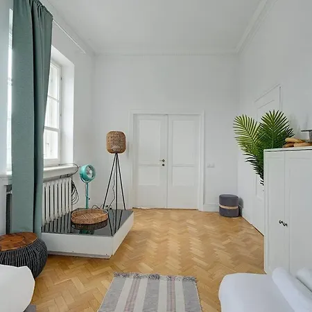 Place*unique Royal Route View*4 Bedrooms*6beds Warsaw